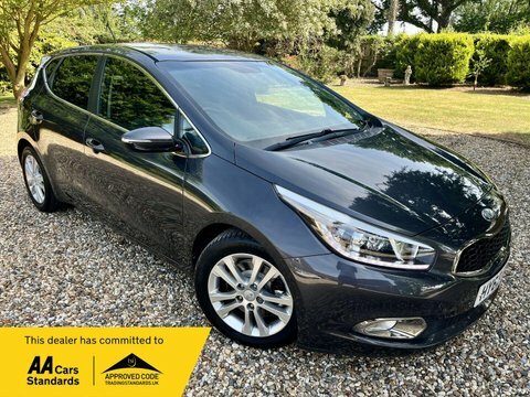 Kia Ceed Hatchback Red #1