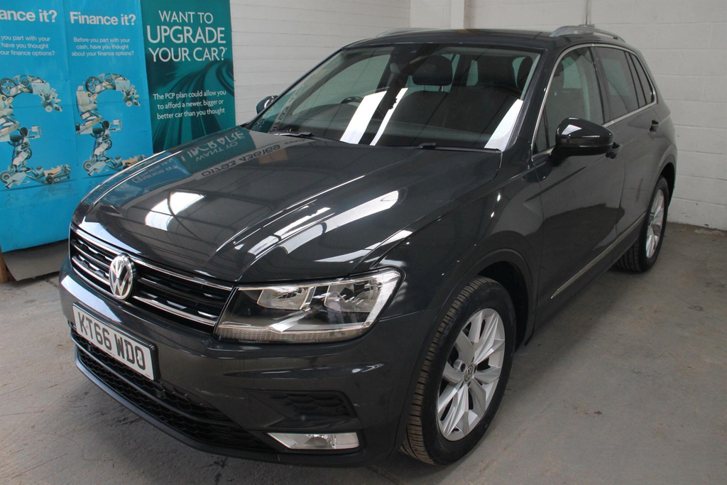 Volkswagen Tiguan 1.4 Tsi Bluemotion Tech Se Navigation Euro 6 Ss Grey #4