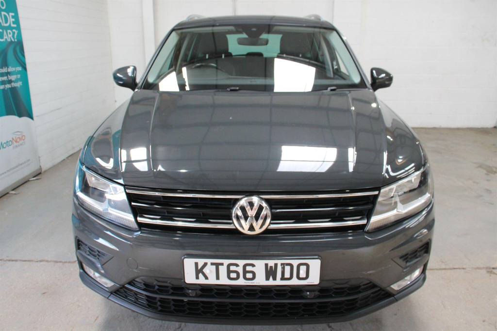 Volkswagen Tiguan 1.4 Tsi Bluemotion Tech Se Navigation Euro 6 Ss Grey #3