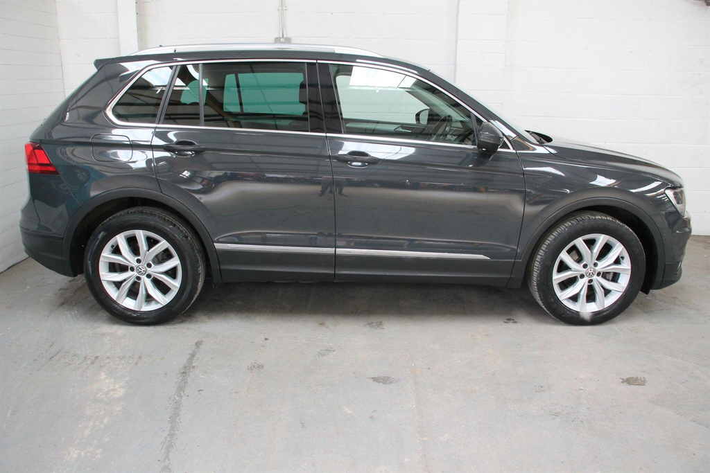 Volkswagen Tiguan 1.4 Tsi Bluemotion Tech Se Navigation Euro 6 Ss Grey #2