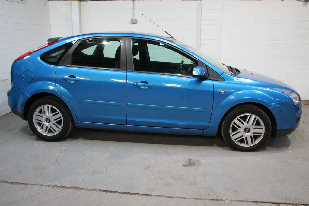 Ford Focus 1.6 Ghia Blue #2