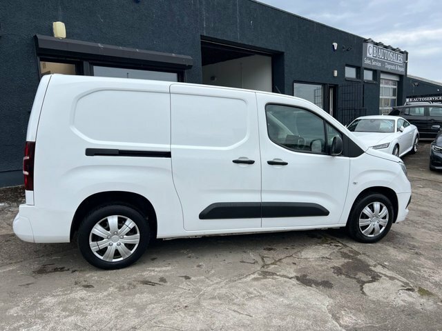 Vauxhall Combo 2021 1.5 Turbo D 2300 Sportive Panel Van Diese DN71FDA White #3