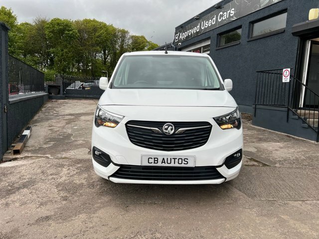 Vauxhall Combo 2021 1.5 Turbo D 2300 Sportive Panel Van Diese DT70NKF White #2