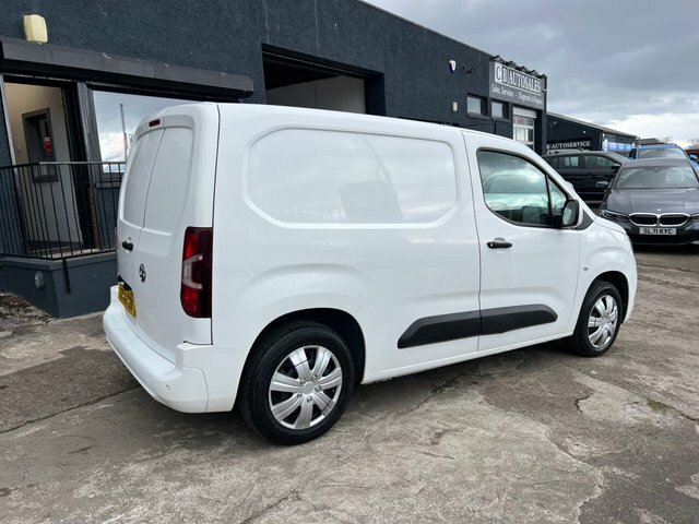 Vauxhall Combo 2021 1.5 Turbo D 2300 Sportive Panel Van Diese DT70NKF White #3