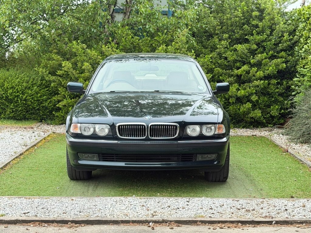 BMW 7 Series Saloon Green #5