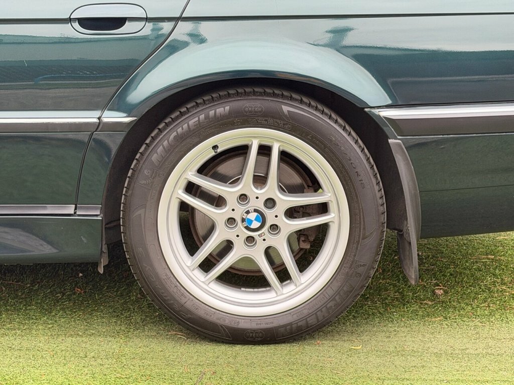 BMW 7 Series Saloon Green #6