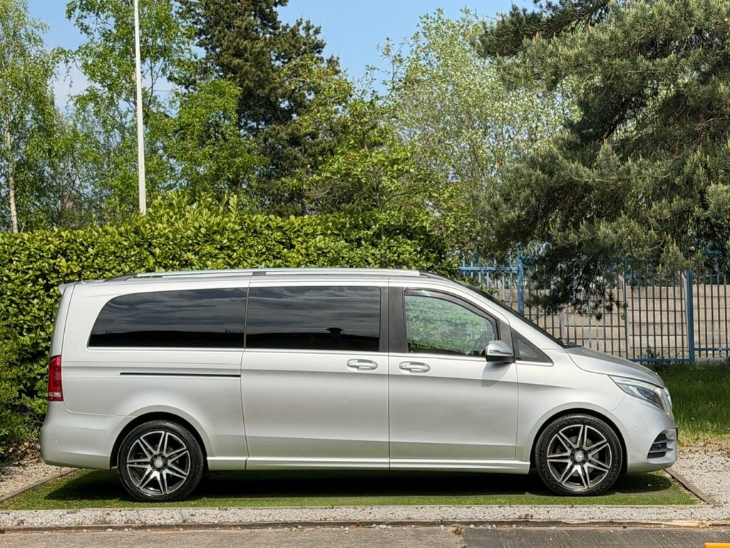 Mercedes-Benz V Class 2L Amg Line Silver #2