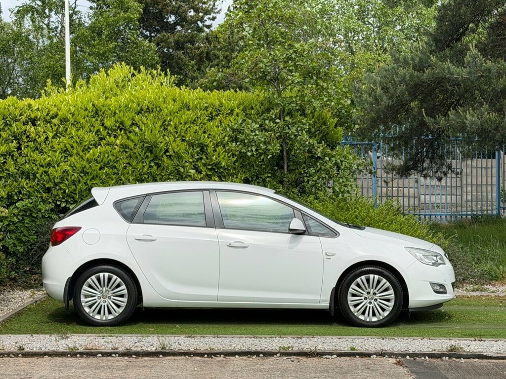 Vauxhall Astra Astra Exite FE61YEC White #2