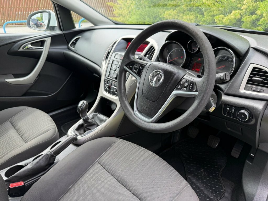 Vauxhall Astra Astra Exite FE61YEC White #3