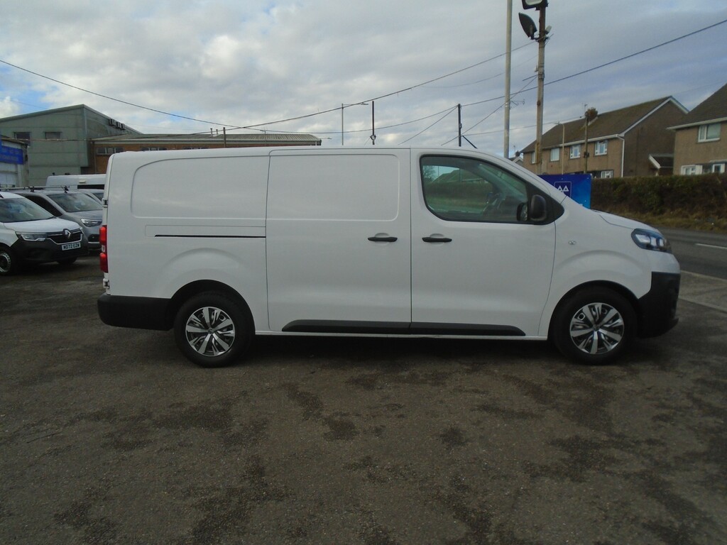 Vauxhall Vivaro L2h1 F2900 Dynamic Ss DP22GVK White #2