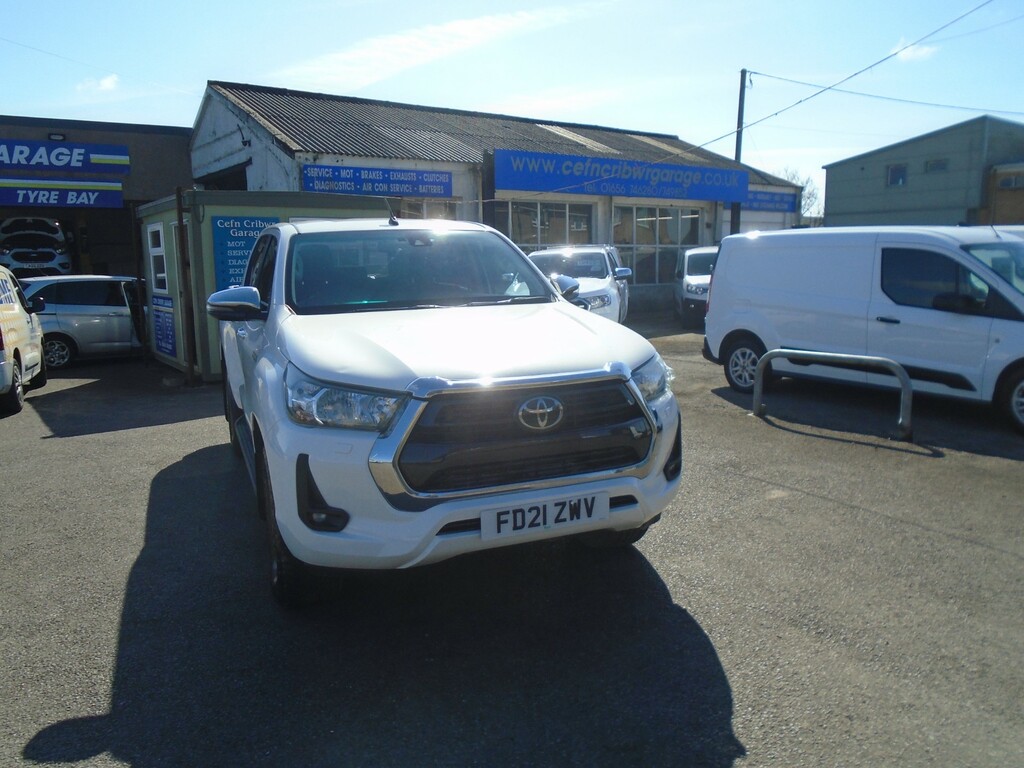 Toyota HILUX Icon 4Wd D-4d Dcb FD21ZWV White #4
