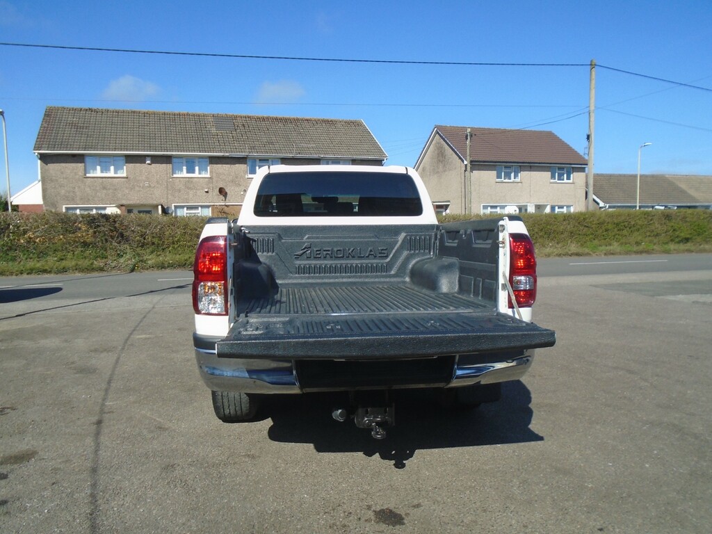 Toyota HILUX Icon 4Wd D-4d Dcb FD21ZWV White #5