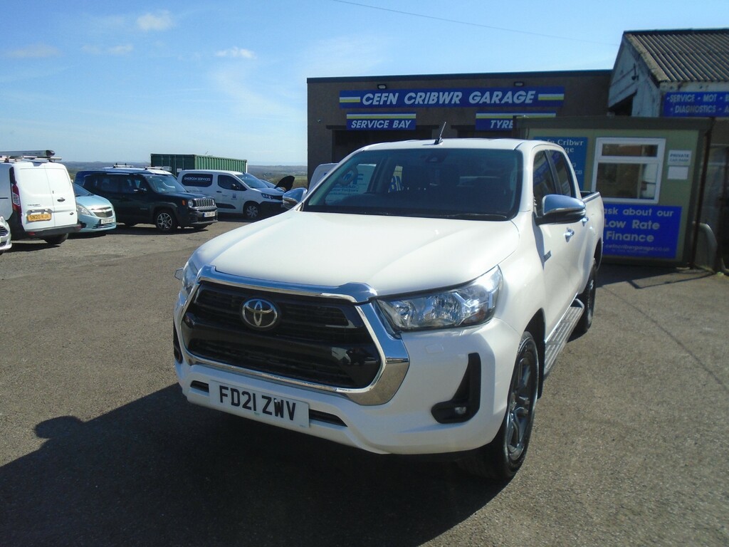 Toyota HILUX Icon 4Wd D-4d Dcb FD21ZWV White #3
