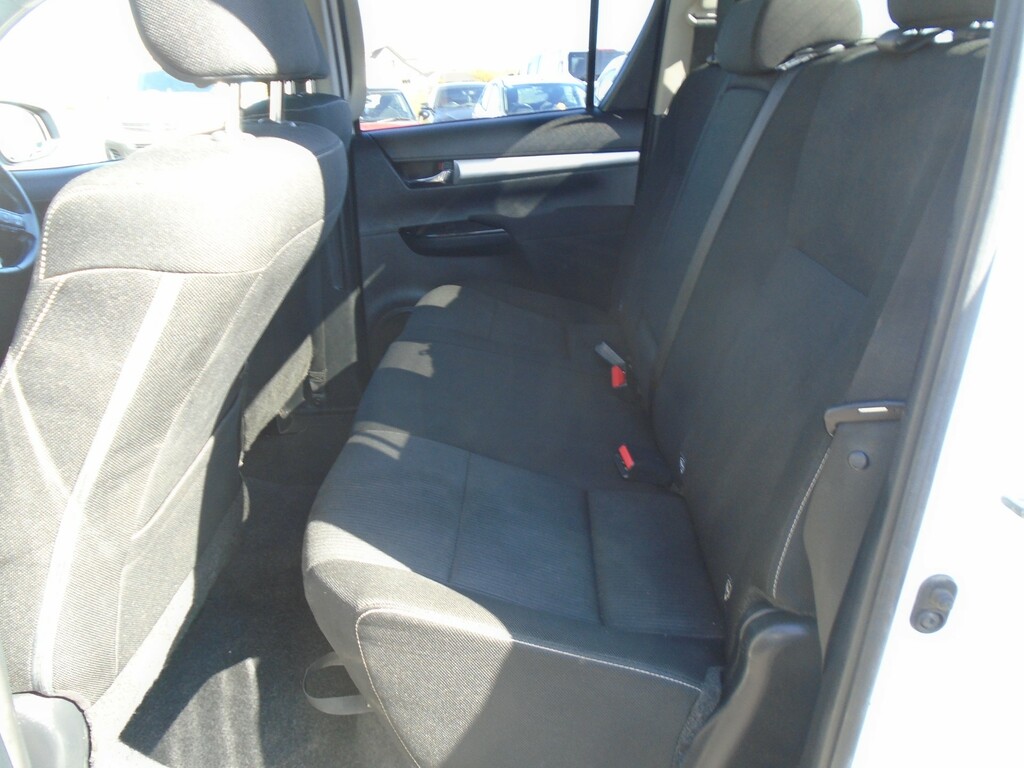 Toyota HILUX Icon 4Wd D-4d Dcb FD21ZWV White #6