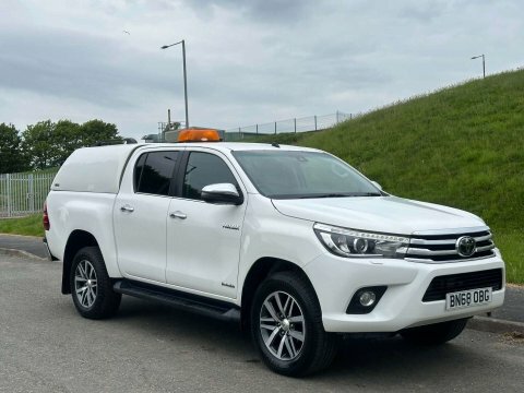 Toyota HILUX 2.4 Hi-luxury Invincible White