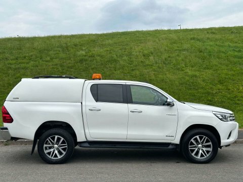 Toyota HILUX 2.4 Hi-luxury Invincible BN68OBG White #3