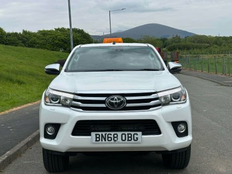 Toyota HILUX 2.4 Hi-luxury Invincible BN68OBG White #2
