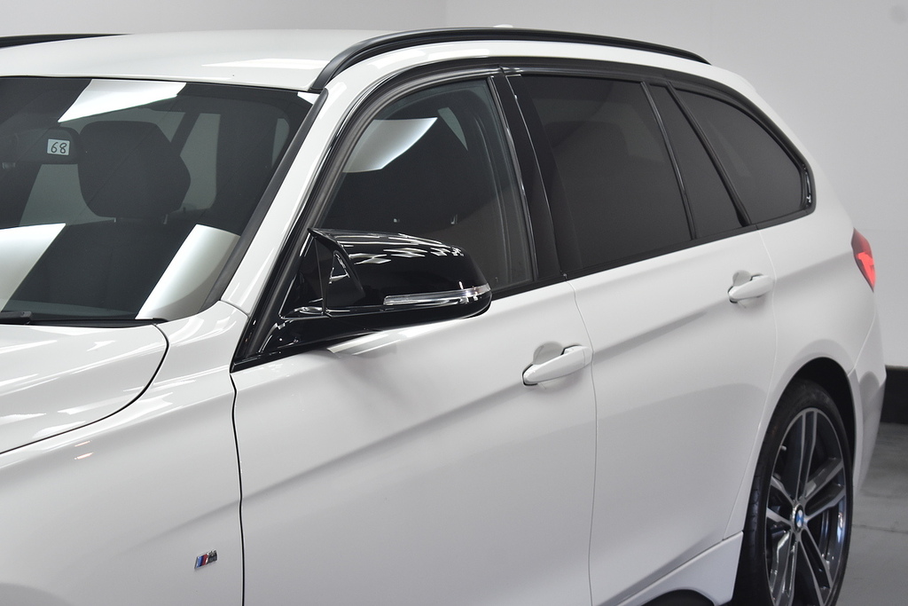 BMW 3 Series Estate YH69YDK White #6