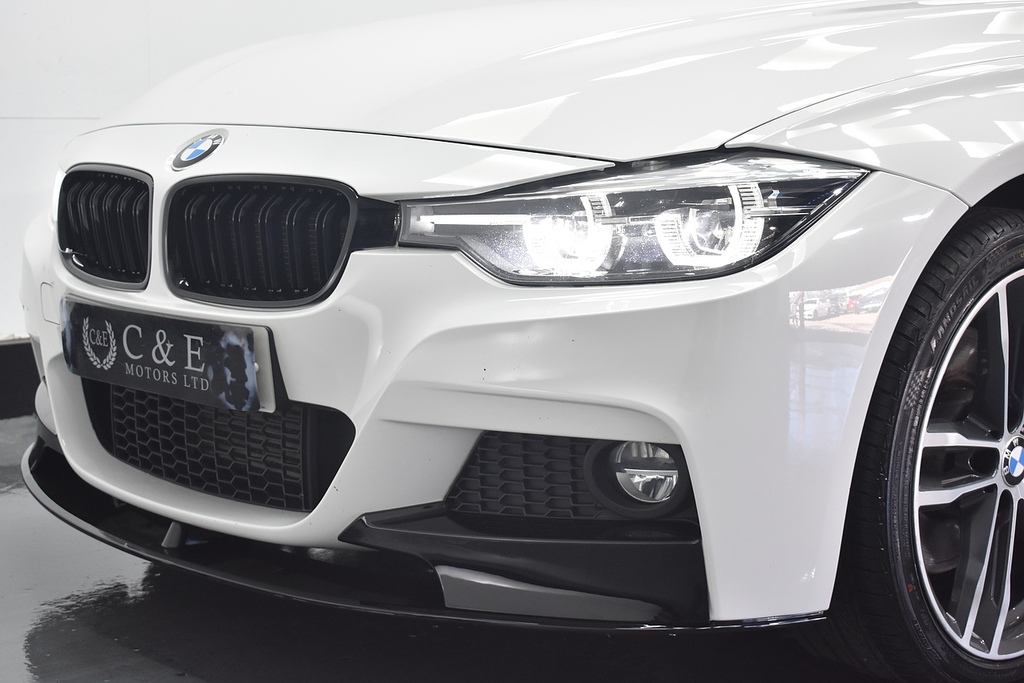 BMW 3 Series Estate YH69YDK White #4
