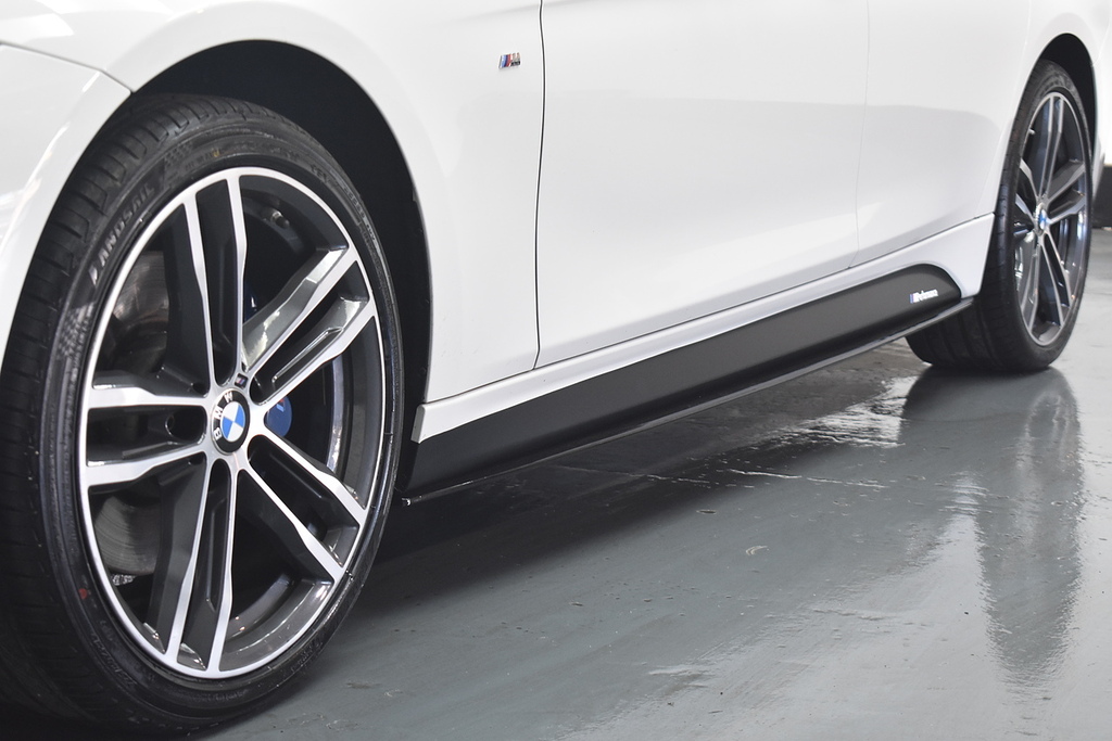 BMW 3 Series Estate YH69YDK White #5