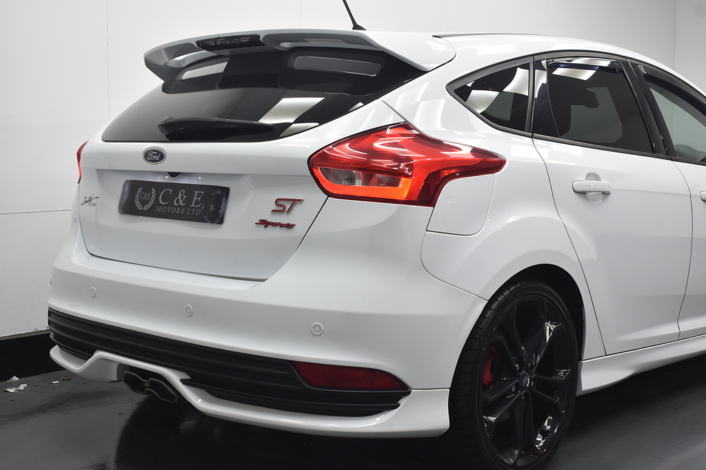 Ford Focus Hatchback YJ16MWB White #6
