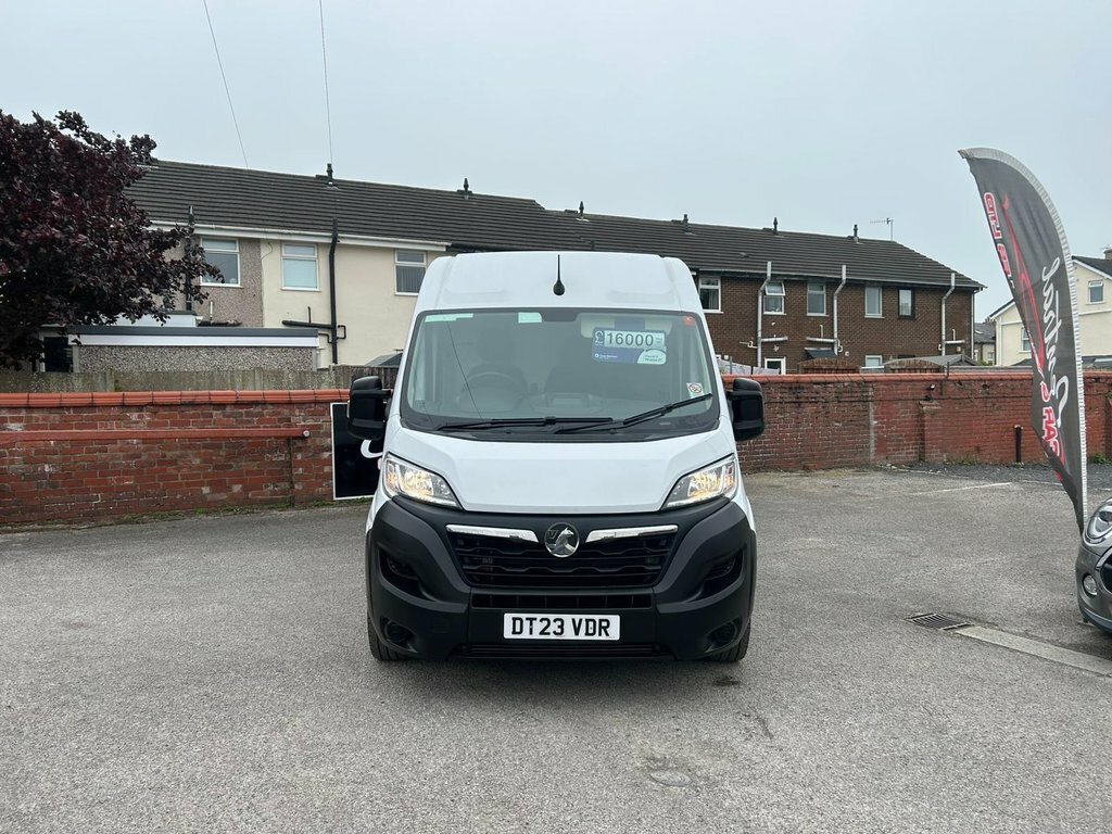 Vauxhall Movano 2.2L Prime White #5