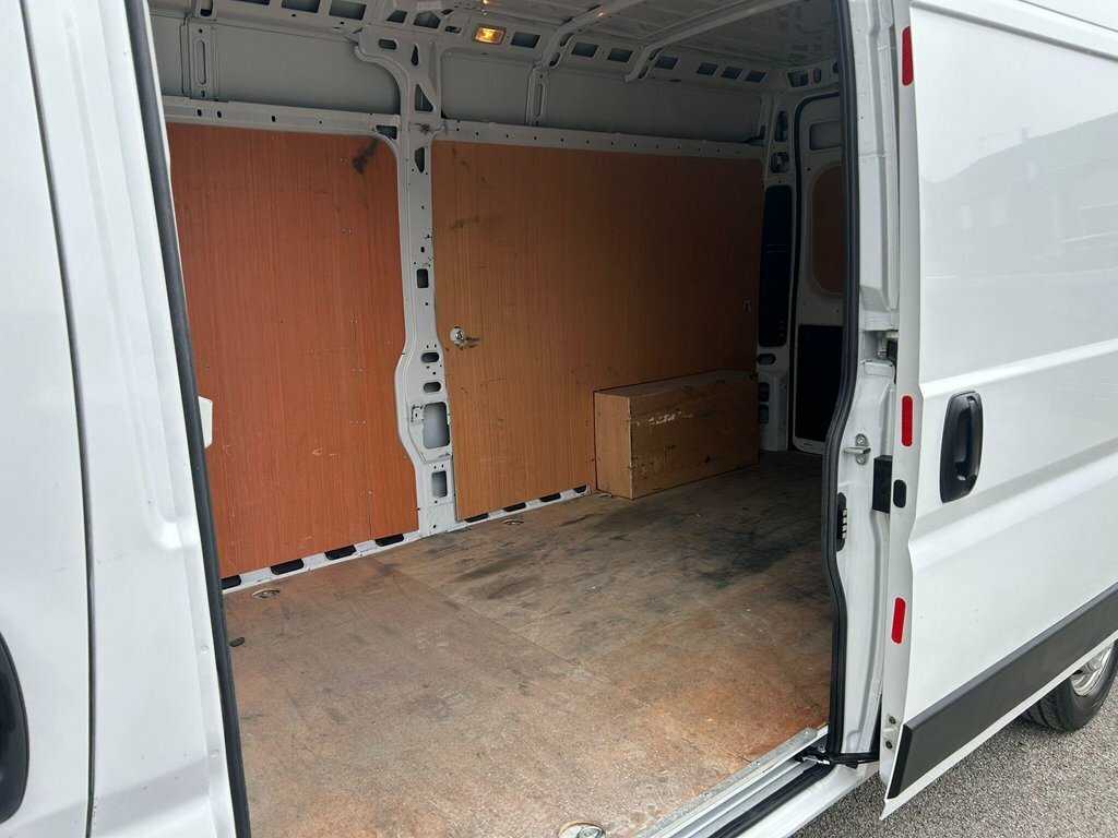 Vauxhall Movano 2.2L Prime White #4