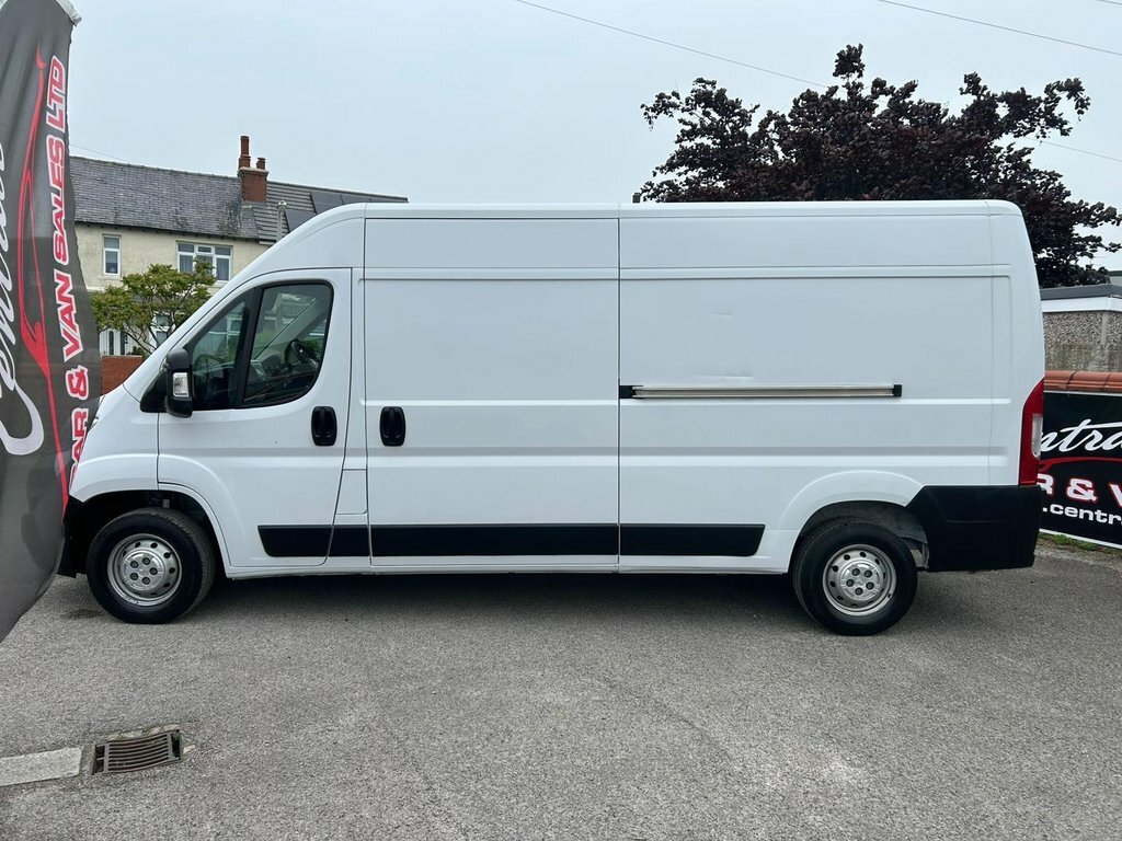 Vauxhall Movano 2.2L Prime White #2