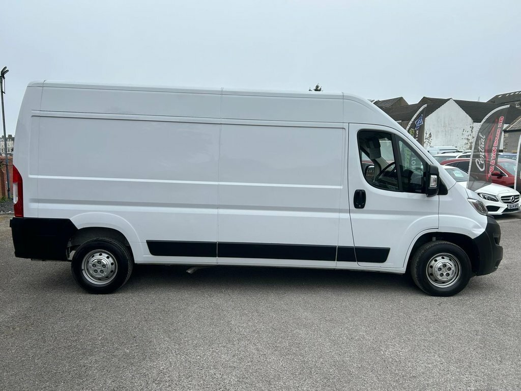 Vauxhall Movano 2.2L Prime White #6