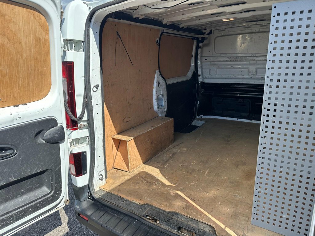 Renault Trafic 2L Business FD21YMA White #4