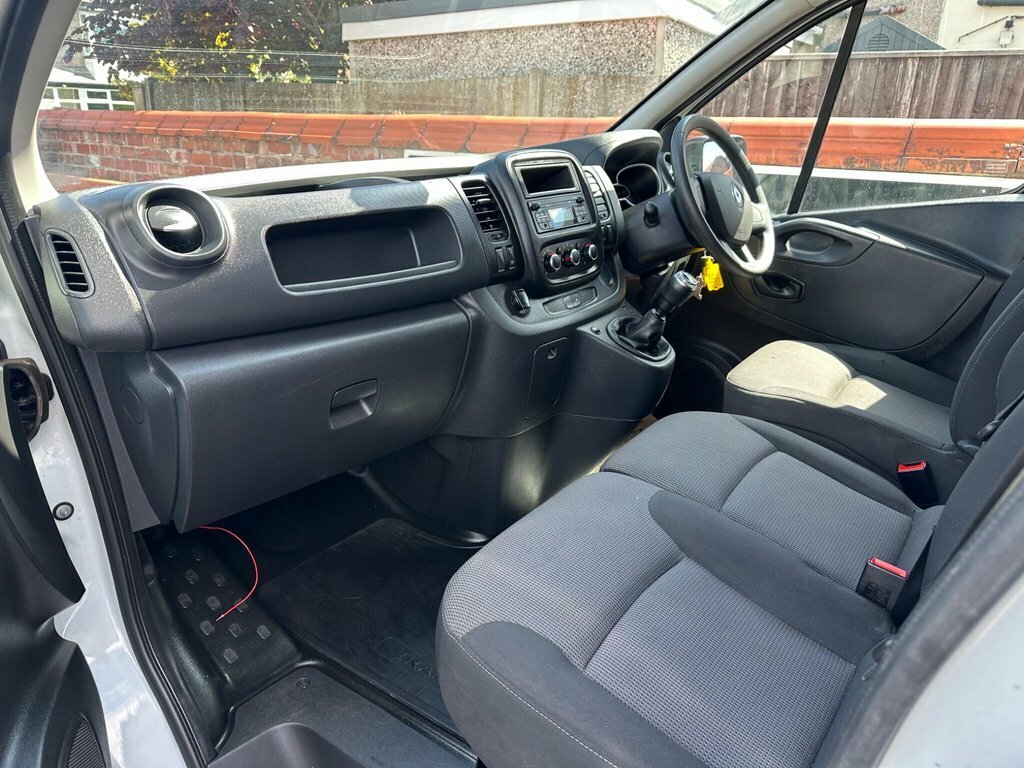 Renault Trafic 2L Business FD21YMA White #6