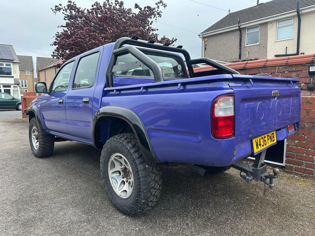 Toyota HILUX Pickup Purple #4