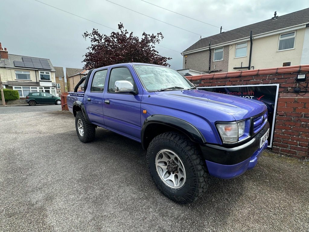 Toyota HILUX Pickup Purple #6