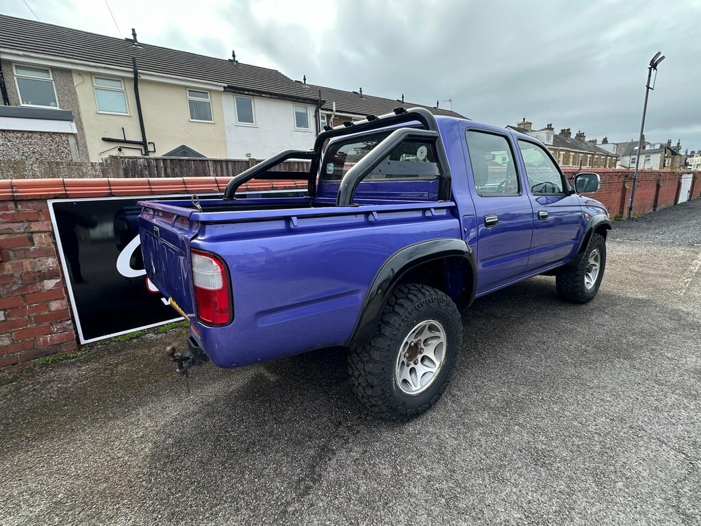 Toyota HILUX Pickup Purple #5