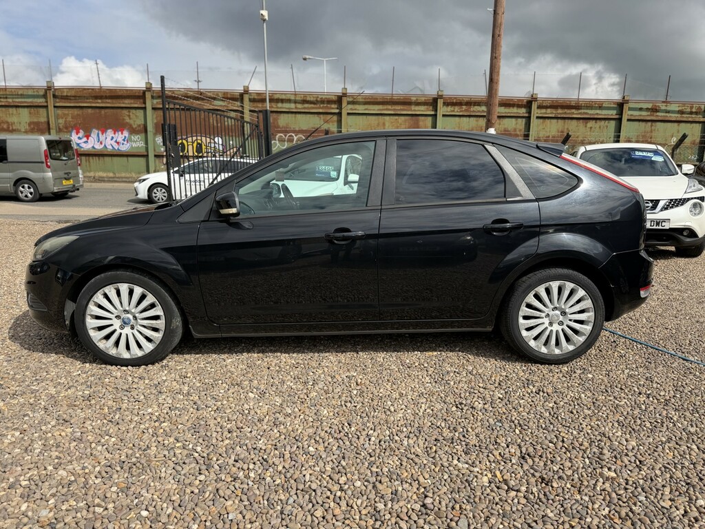 Ford Focus Hatchback 2.0 Tdci Dpf Titanium 2009 EX59ULC Black #2