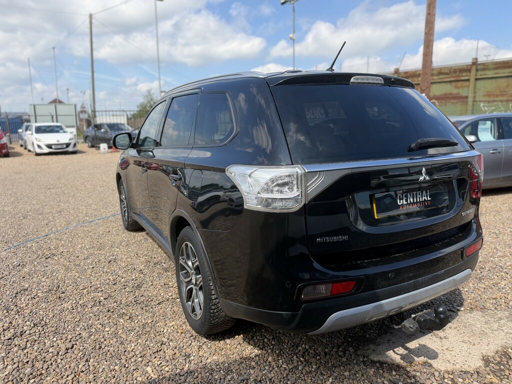 Mitsubishi Outlander Suv 2.2 Di-d Gx3 2015 Black #3