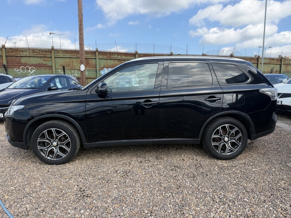 Mitsubishi Outlander Suv 2.2 Di-d Gx3 2015 Black #2