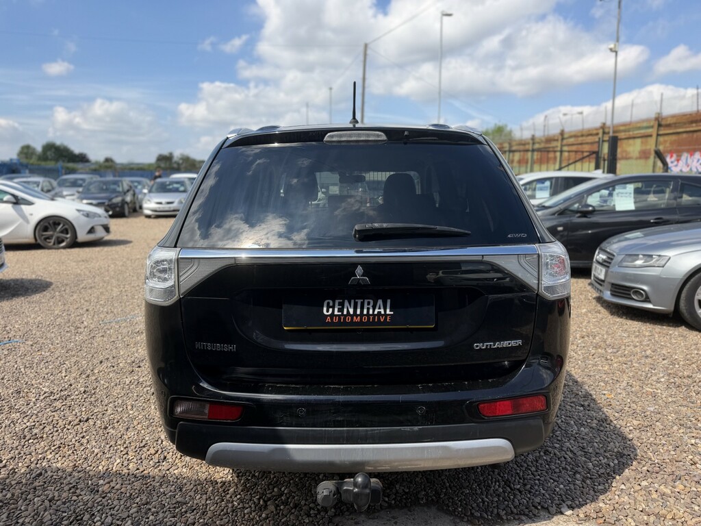 Mitsubishi Outlander Suv 2.2 Di-d Gx3 2015 Black #4