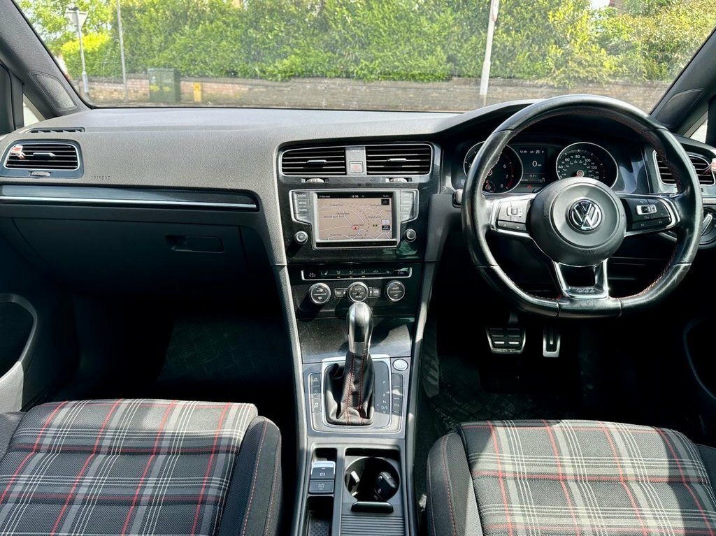 Volkswagen Golf 2.0 Tsi Bluemotion Tech Gti Hatchback D MD66HPV White #2