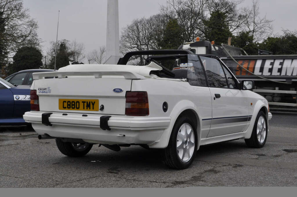 Ford Escort 1.6 Cabriolet 78 Bhp Red #18