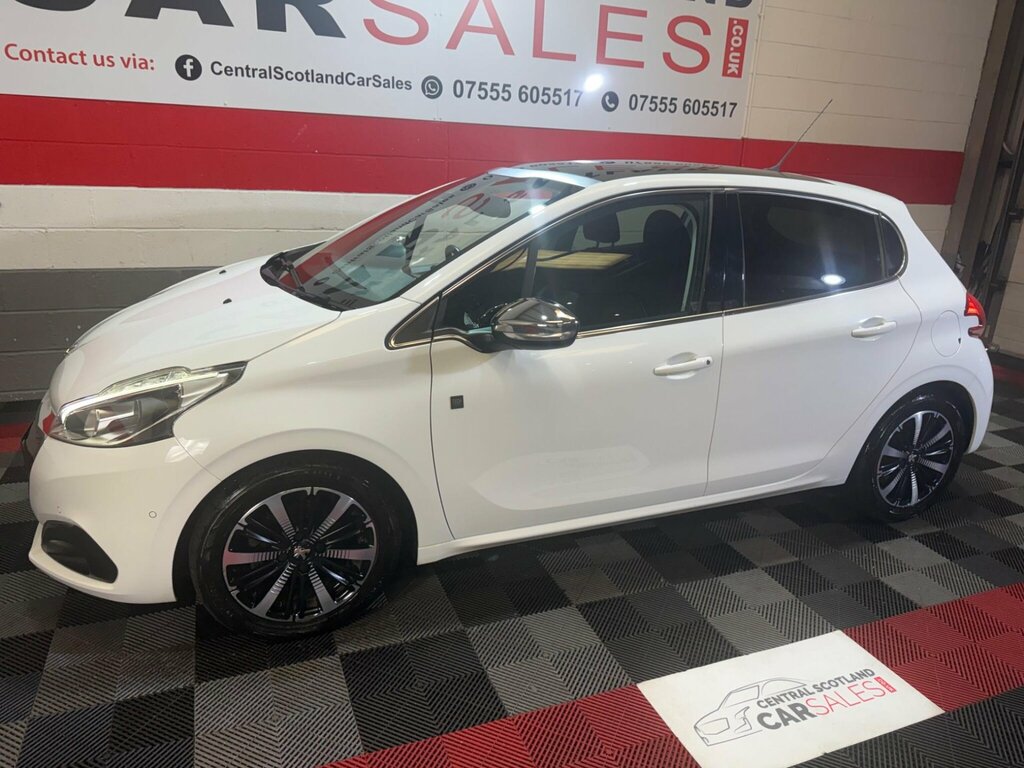 Peugeot 208 1.2 Puretech Tech Edition Euro 6 Ss YB68NKX White #4