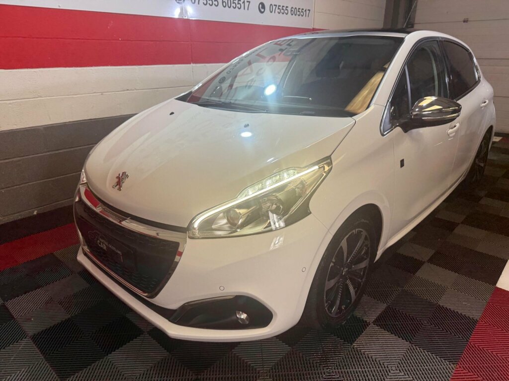 Peugeot 208 1.2 Puretech Tech Edition Euro 6 Ss YB68NKX White #2