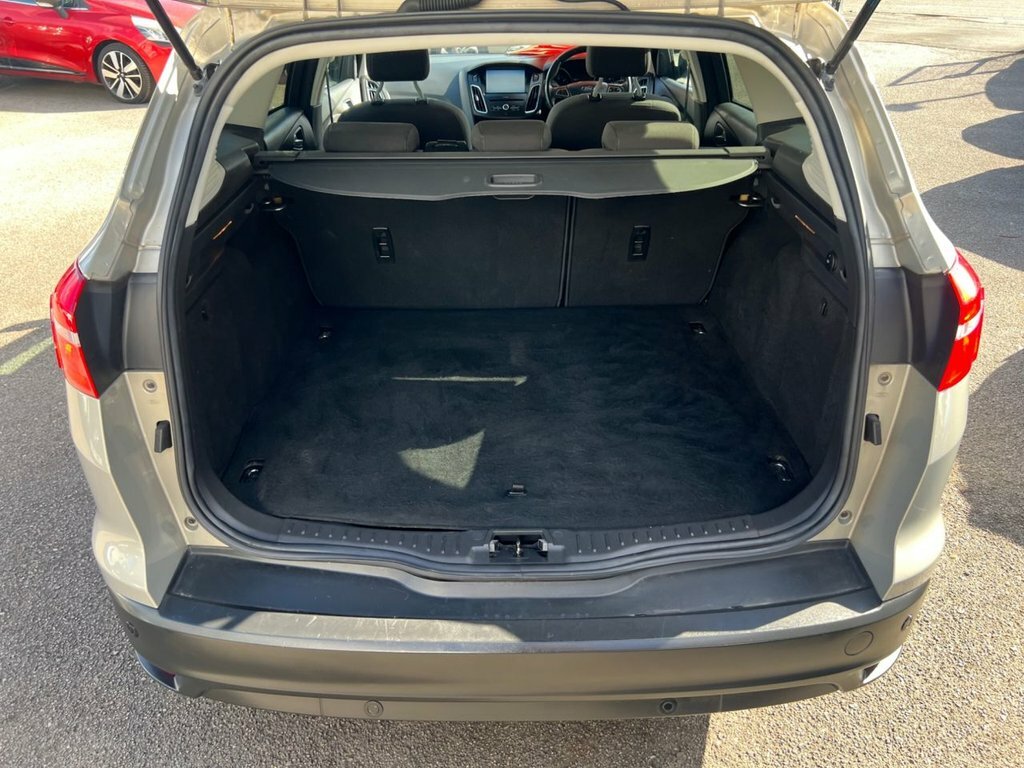 Ford Focus 1L Titanium Silver #4
