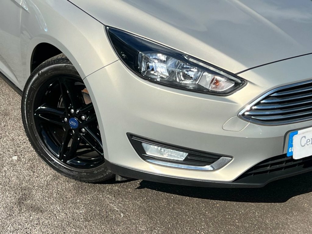Ford Focus 1L Titanium Silver #6