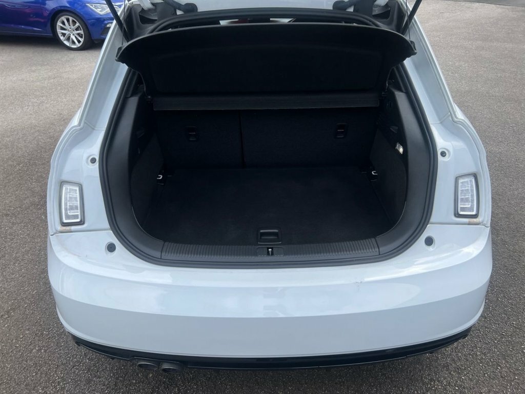 Audi A1 1L Black Edition CX16DZW White #4
