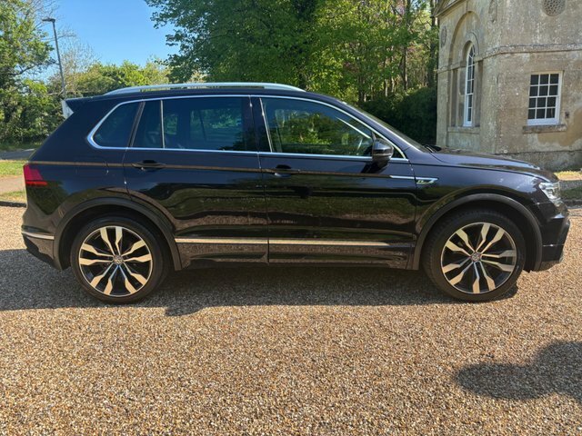 Volkswagen Tiguan 2.0 Tdi Bluemotion Tech R-line 4Motion Euro 6 S S SV17YJJ Black #2