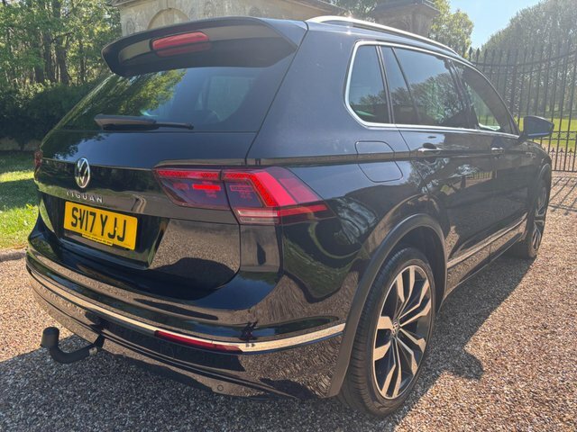 Volkswagen Tiguan 2.0 Tdi Bluemotion Tech R-line 4Motion Euro 6 S S SV17YJJ Black #3