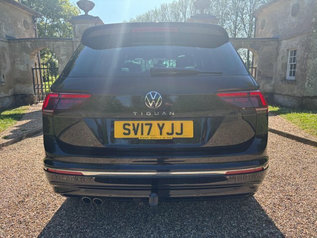 Volkswagen Tiguan 2.0 Tdi Bluemotion Tech R-line 4Motion Euro 6 S S SV17YJJ Black #4