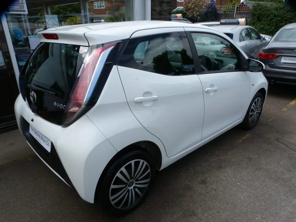 Toyota Aygo 1.0 Vvt-i X-play  White #3
