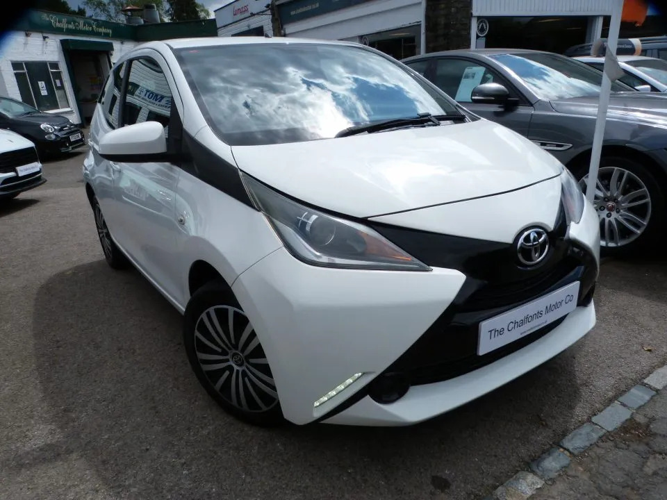 Toyota Aygo 1.0 Vvt-i X-play  White #4